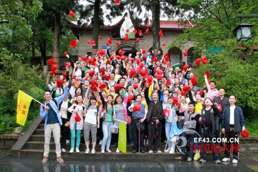 西纳维思百名优秀员工共赴黄山两日游