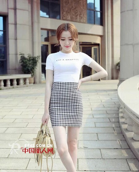 甜美女生穿着约会装扮夏天怎么搭配比较显瘦