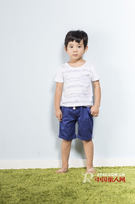 深蓝色裤子配什么上衣好看夏季韩版服装怎么搭配