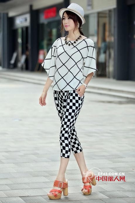 黑白颜色的服装搭配夏季黑白拼接服装怎么搭配