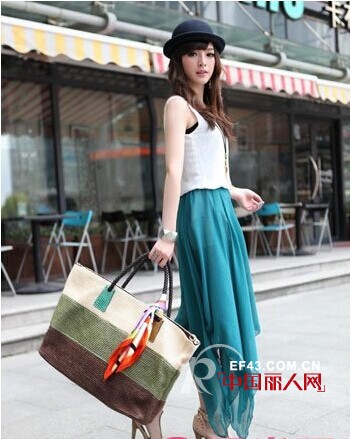 草编包搭配草编包配什么衣服好看