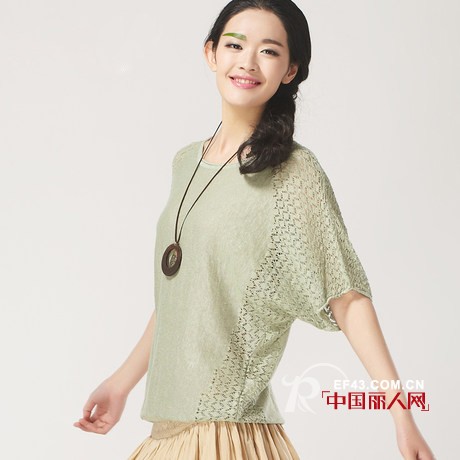 如何应对忽冷忽热的气温 镂空蝙蝠衫潮流女必备