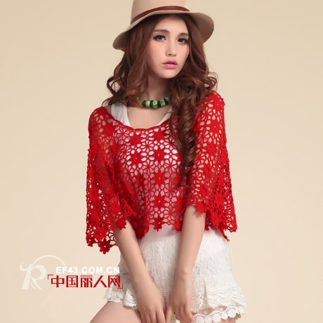 如何应对忽冷忽热的气温 镂空蝙蝠衫潮流女必备