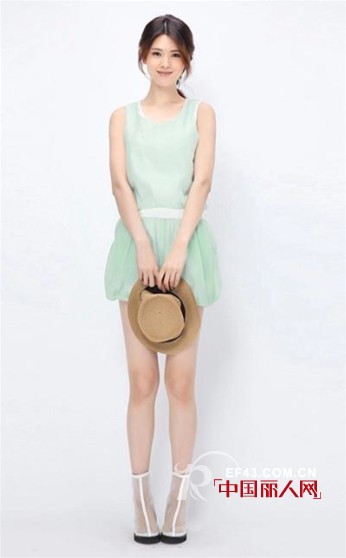 夏天穿什么颜色最清凉薄荷绿配什么颜色