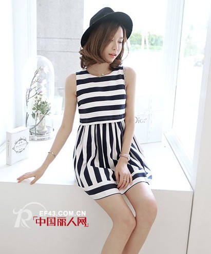 条纹裙什么样的好看 条纹聚拢型内衣 条纹撞色短袜新款