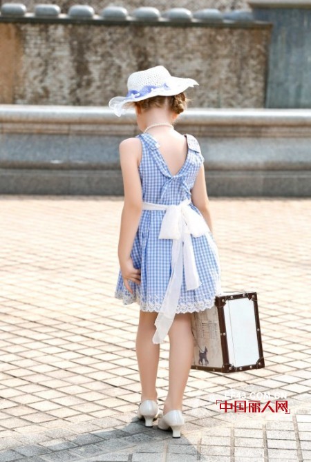 夏天适合什么样的连衣裙　连衣裙款式搭配