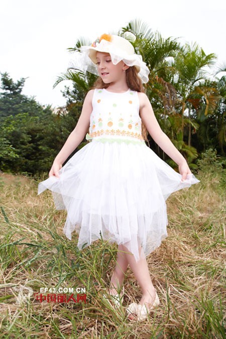 夏天连衣裙面料　雪纺连衣裙怎么搭配　夏天配什么发型