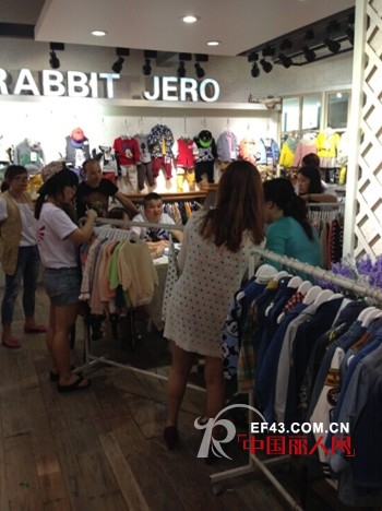 热烈祝贺兔子杰罗童装2014秋装订货会圆满结束