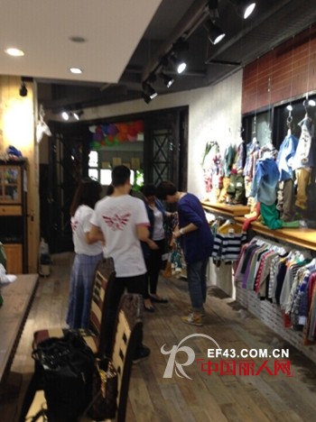 热烈祝贺兔子杰罗童装2014秋装订货会圆满结束