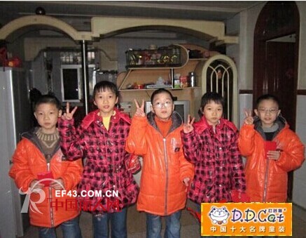 爱心传递,幸福分享--叮当猫携五福娃,六一传递爱心