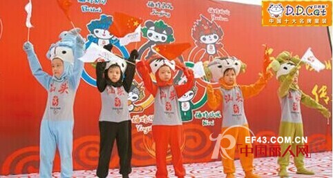 爱心传递,幸福分享--叮当猫携五福娃,六一传递爱心