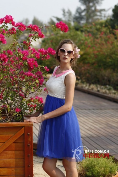 假日风情　夏季旅游去海边穿什么衣服