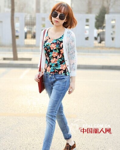 T恤+牛仔搭配　T恤+牛仔显高休闲搭　增高时尚又有范