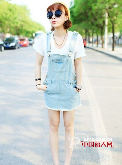 T恤+牛仔搭配　T恤+牛仔显高休闲搭　增高时尚又有范