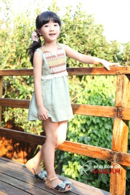 夏季无袖连衣裙怎么搭配　儿童无袖连衣裙面料搭配　棉麻面料搭配