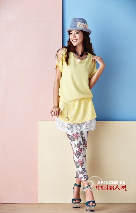 露肩装清凉搭配　露肩上衣怎么搭配