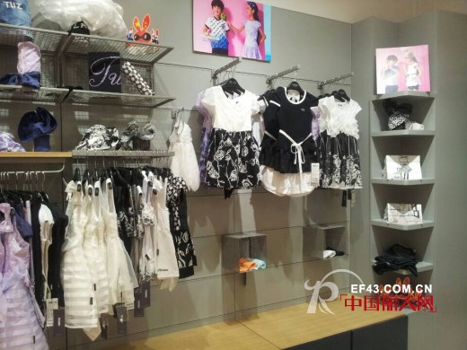 热烈祝贺广东湛江兔仔唛童装加盟店盛大开业