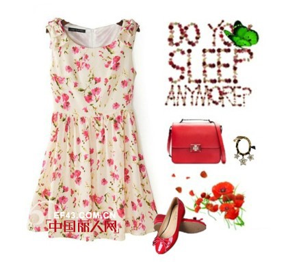 夏天碎花连衣裙换着花样来　百变碎花连衣裙造型