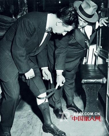 最早的正装袜竟是中筒袜　16世纪的欧洲贵族以穿着中筒袜为美.