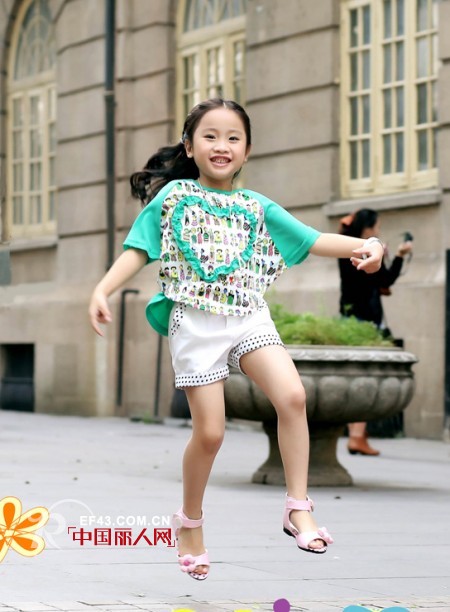 热烈祝贺法国尼斯兔童装四川南充店成功加盟签约