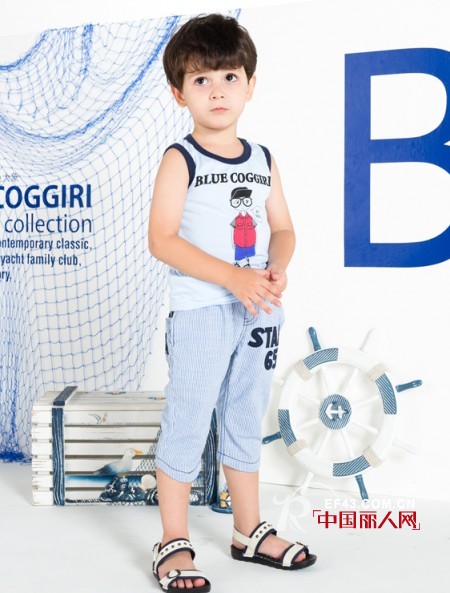 背心配什么裤子　夏季最凉快的衣服搭配