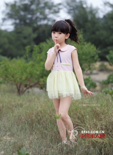 雪纺面料连衣裙搭配　哪个童装品牌比较好