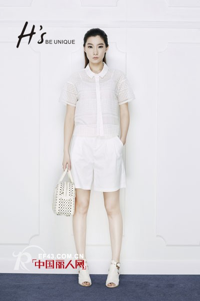 夏天穿什么最凉快　白色透视装扮清凉出行