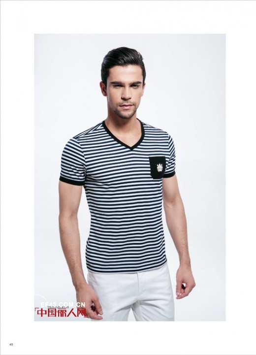 夏季男士V领T恤搭配　穿出男士阳光,时尚魅力
