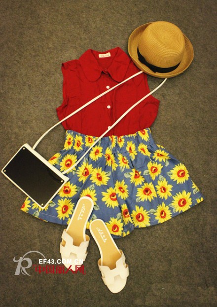 明天怎么穿　碎花短裙怎么搭配　碎花短裙配什么上衣好看