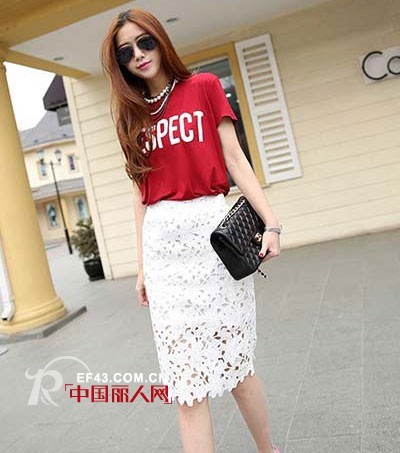 半身裙搭配什么上衣　白色蕾丝半身裙搭配
