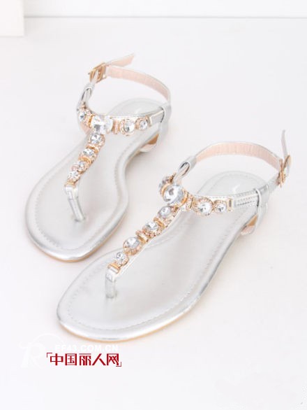 旅游穿什么鞋子好　今夏最流行凉鞋款式　脚上比基尼美翻夏季