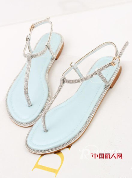 旅游穿什么鞋子好　今夏最流行凉鞋款式　脚上比基尼美翻夏季