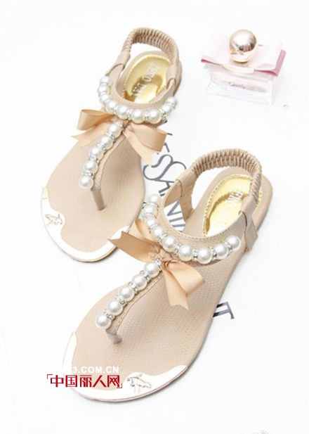 旅游穿什么鞋子好　今夏最流行凉鞋款式　脚上比基尼美翻夏季