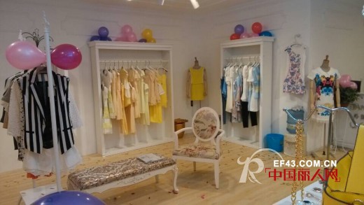 丹诗格尔女装陕西咸阳大唐购物中心店今日开业