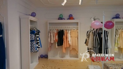 丹诗格尔女装陕西咸阳大唐购物中心店今日开业