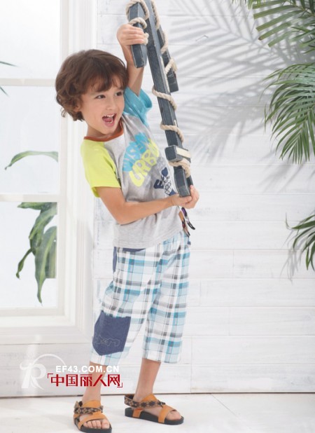 格子裤搭配 格子裤搭配什么衣服 夏天时尚童装搭配