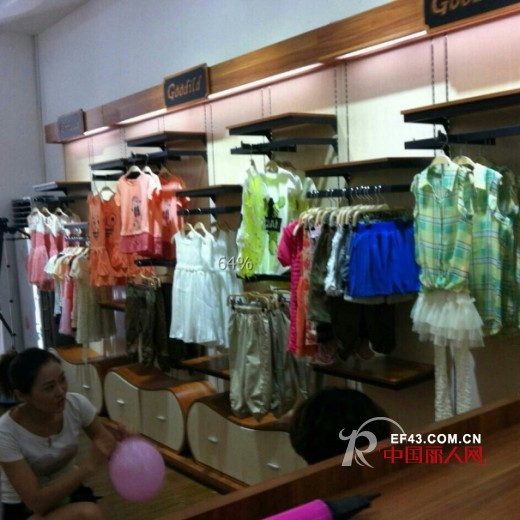 热烈祝贺善童服饰江门店在儿童节顺利开业