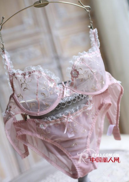 夏天穿什么样的文胸好看 蕾丝内衣款式 性感内衣推荐