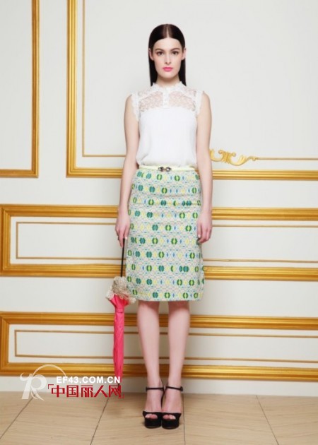 过膝包臀裙好看吗 过膝半身包臀裙搭配什么上衣