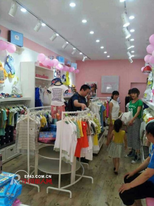 安娜爱登时尚童装六一期间8家新店盛大开业