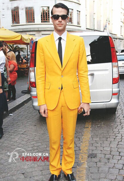 简约但不简单 活力明黄男装搭配
