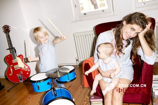 国际知名演员伊莉莎·瑟娜薇携手YOOX.CN打造限量款亲子装