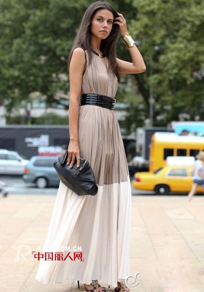 夏日提升时尚感 长裙搭配美丽自然不用烦