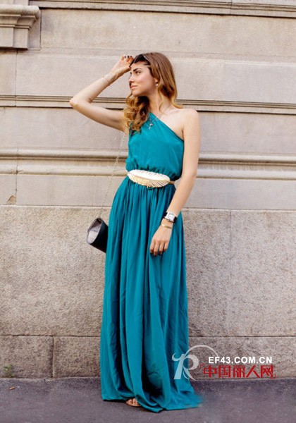 夏日提升时尚感 长裙搭配美丽自然不用烦