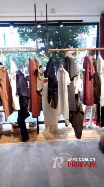 贺:底色女装四川内江专卖店隆重开业 首日业绩突破六万