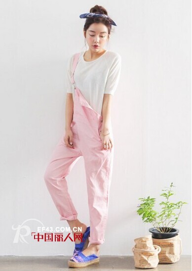阿珍妮女装夏日的悠然姿态  背带裤百变搭配