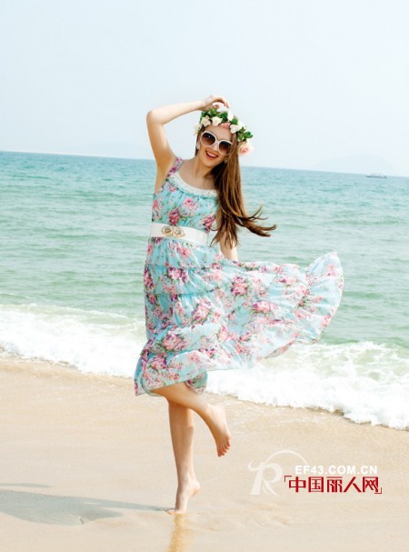 去海边穿什么衣服好  去海边旅游穿的连衣裙