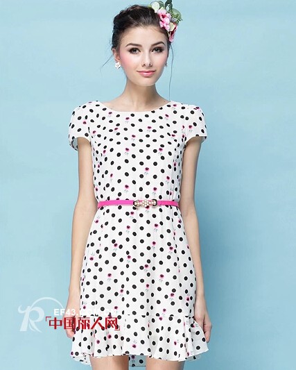 夏季连衣裙新款推荐 时尚通勤白领连衣裙