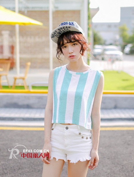 女士背心+休闲短裤 夏日休闲装扮秀出迷人身材