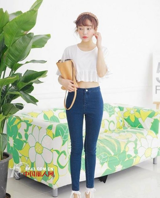 火热夏日秀出蛮腰正当时 露脐装如何搭配